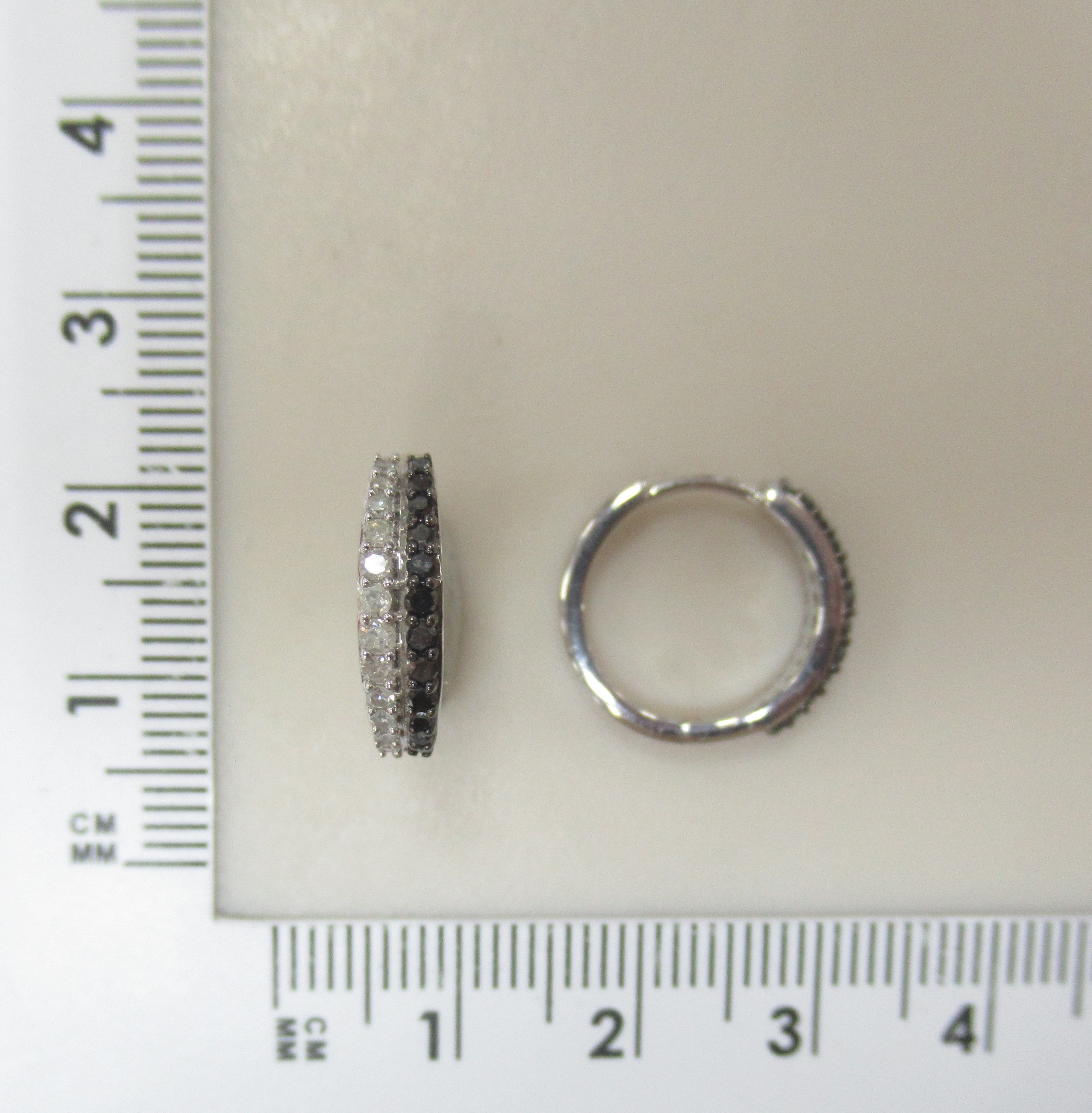 Серебряные серьги-конго с бриллиантами